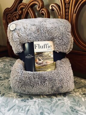 🩶 NWT Berkshire Blanket Grey Fluffie Throw 55” x 70” NIP Gray